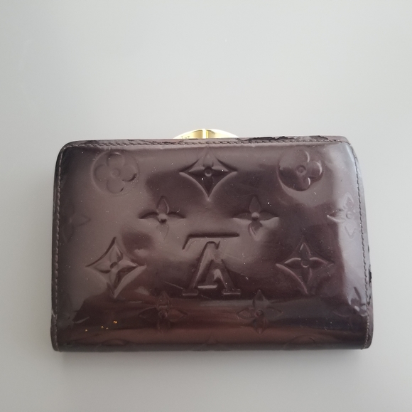 LOUIS VUITTON Classic Signature print - Picture 2 of 13